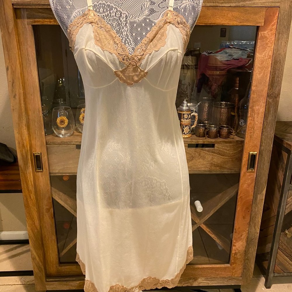 Gorgeous Full slip vintage knee length full slip